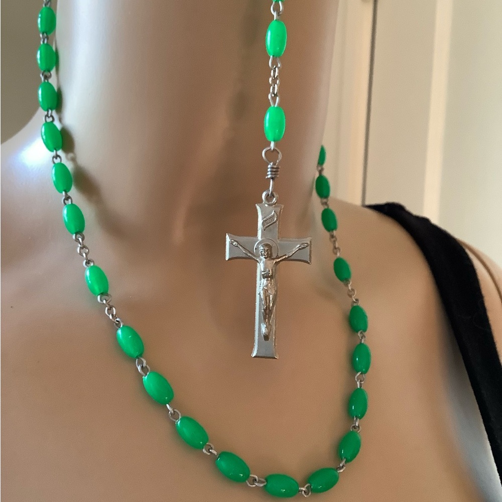 Vintage Rosary Cross Necklace Green - Picture 3 of 10